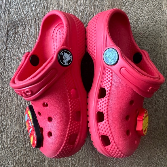 CROCS Red Kids' Clogs with Disney Cars Lightning McQueen Charms - 6C - Picture 4 of 8
